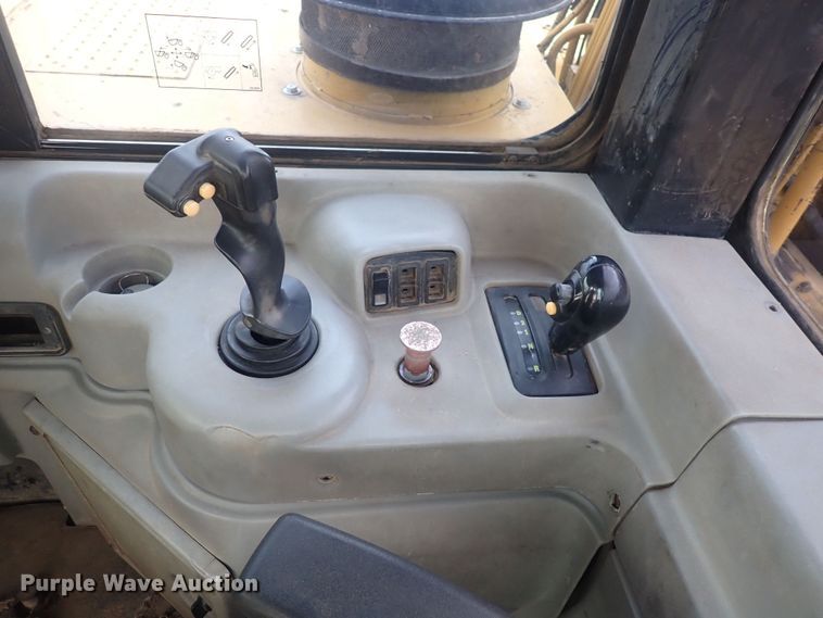 image for item DQ4923 2001 Caterpillar 623G  elevating scraper