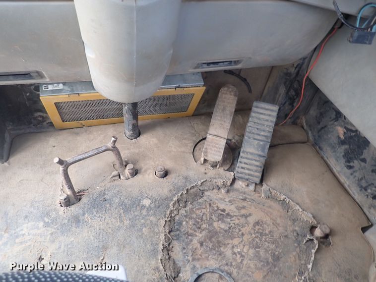 image for item DQ4923 2001 Caterpillar 623G  elevating scraper