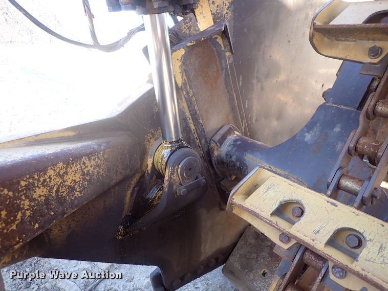 image for item DQ4923 2001 Caterpillar 623G  elevating scraper