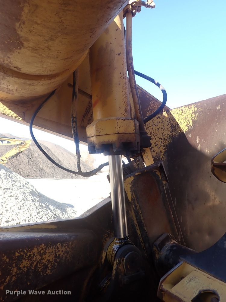 image for item DQ4923 2001 Caterpillar 623G  elevating scraper