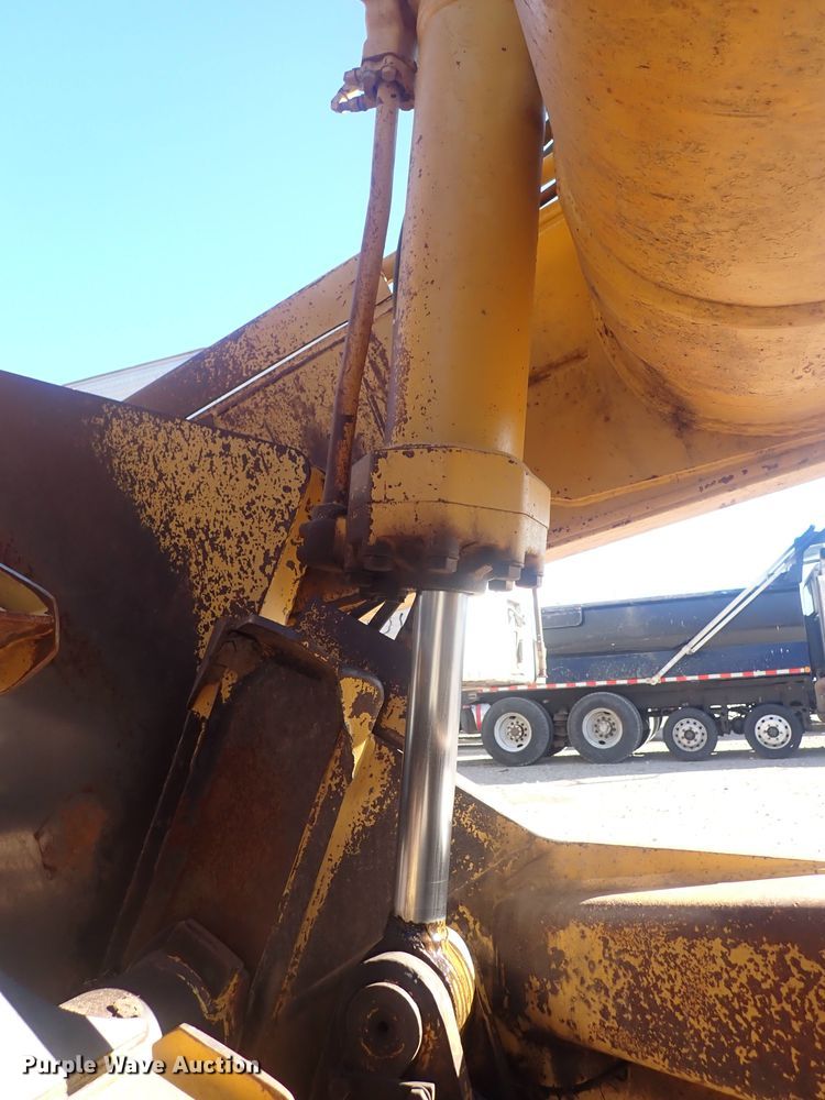 image for item DQ4923 2001 Caterpillar 623G  elevating scraper