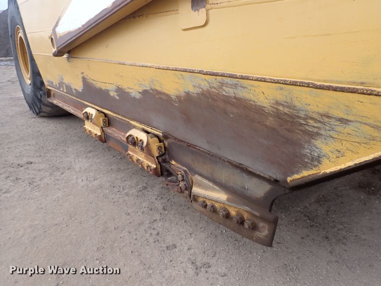 image for item DQ4923 2001 Caterpillar 623G  elevating scraper