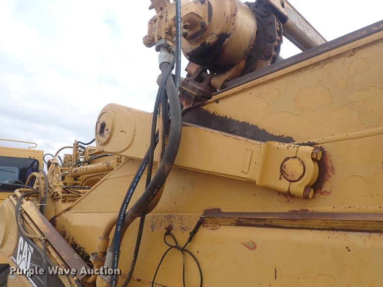 image for item DQ4923 2001 Caterpillar 623G  elevating scraper