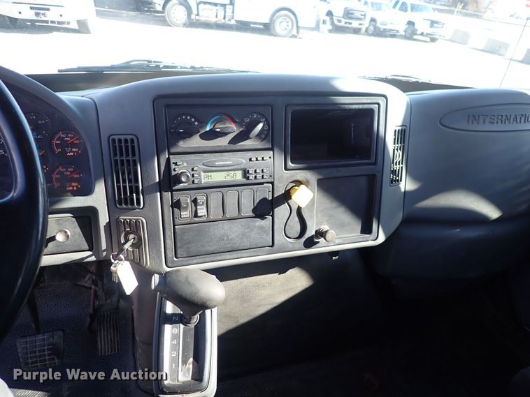 image for item DQ4938 2007 International 7300  utility / service truck