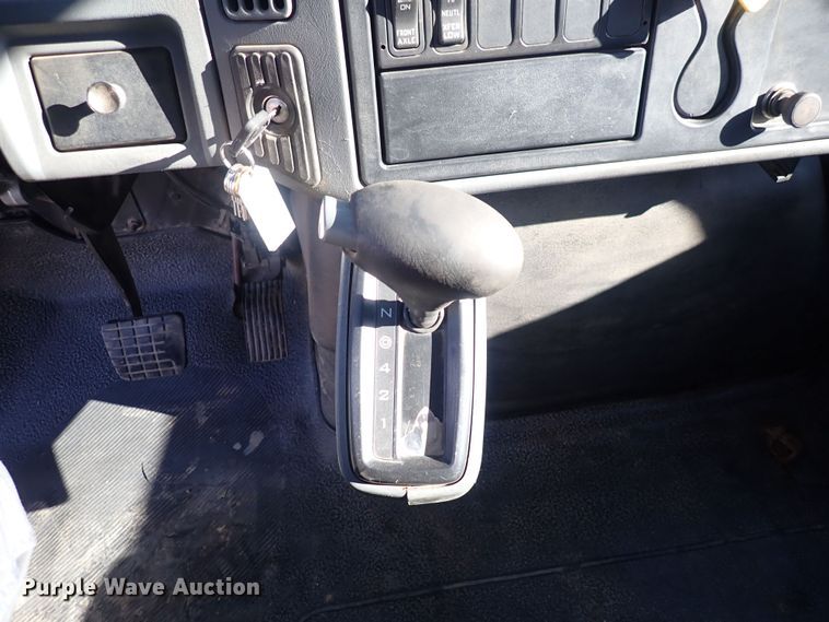 image for item DQ4938 2007 International 7300  utility / service truck