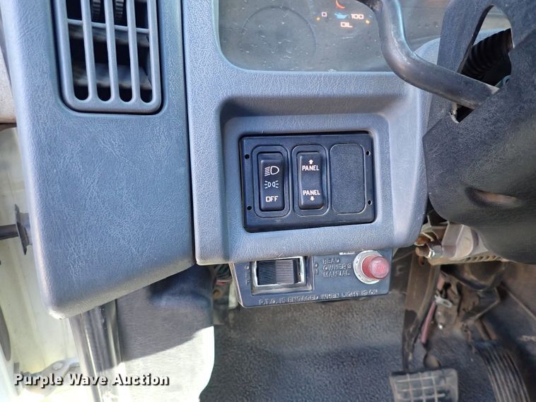 image for item DQ4938 2007 International 7300  utility / service truck