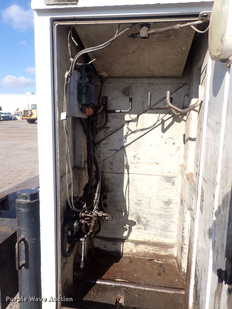 image for item DQ4938 2007 International 7300  utility / service truck