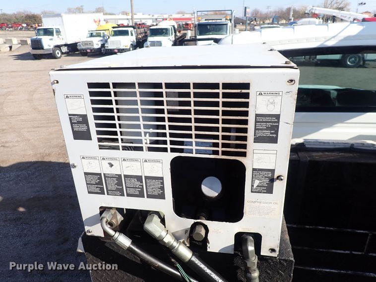 image for item DQ4938 2007 International 7300  utility / service truck