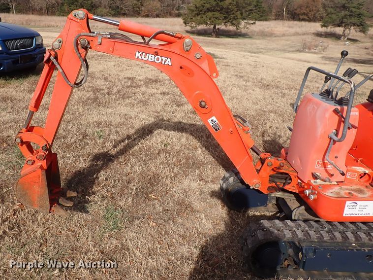 image for item DQ4950 2002 Kubota K008  mini excavator