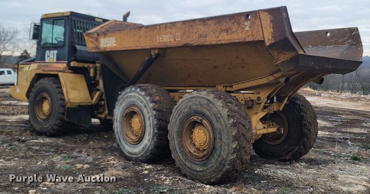 image for item DR3356 2000 Caterpillar D250E Series II  haul truck
