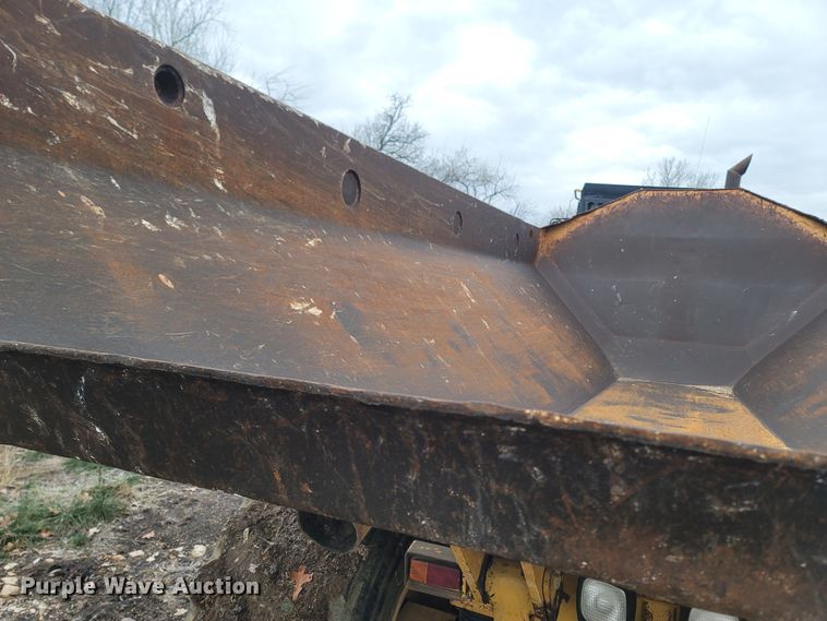 image for item DR3356 2000 Caterpillar D250E Series II  haul truck