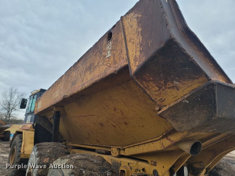 image for item DR3356 2000 Caterpillar D250E Series II  haul truck