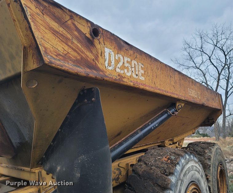 image for item DR3356 2000 Caterpillar D250E Series II  haul truck