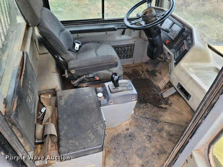 image for item DR3356 2000 Caterpillar D250E Series II  haul truck