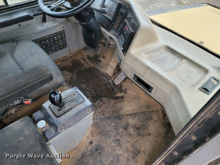 image for item DR3356 2000 Caterpillar D250E Series II  haul truck