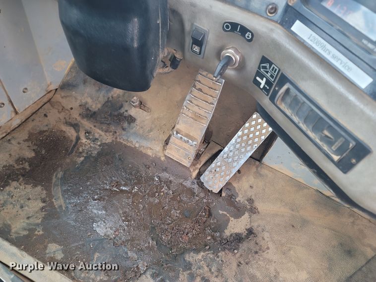 image for item DR3356 2000 Caterpillar D250E Series II  haul truck