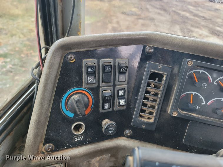 image for item DR3356 2000 Caterpillar D250E Series II  haul truck