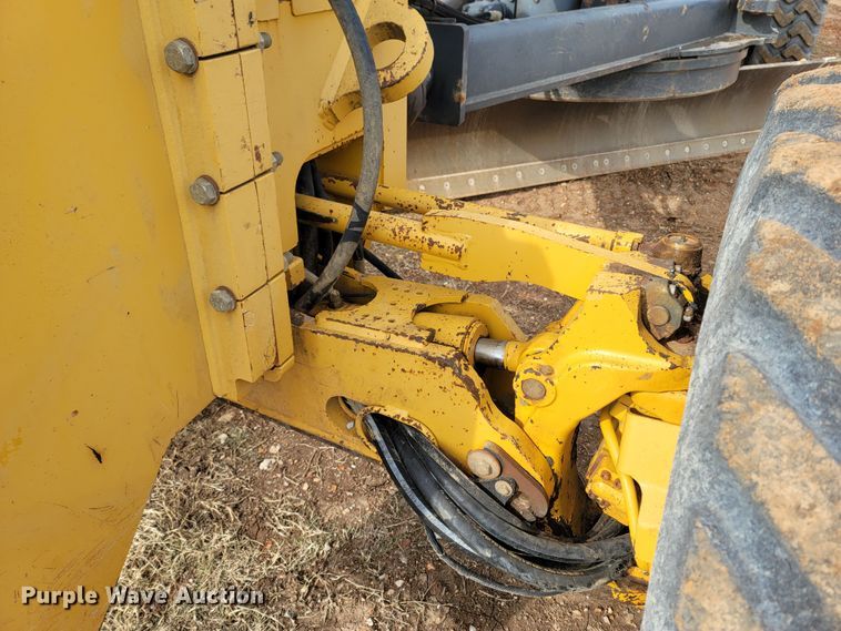 image for item DR3364 2005 John Deere 672D  motor grader