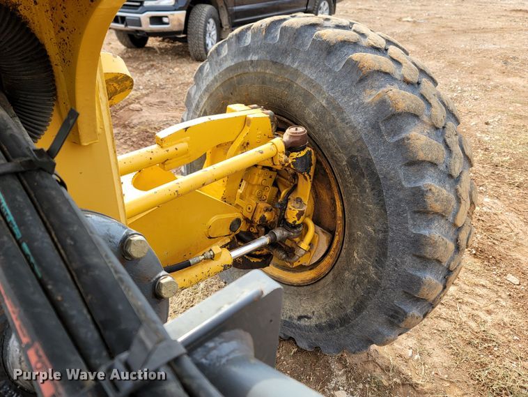 image for item DR3364 2005 John Deere 672D  motor grader