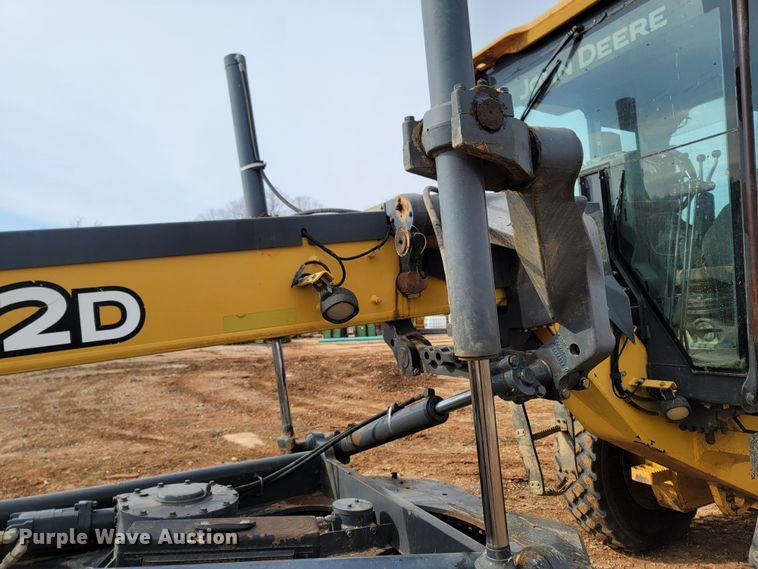 image for item DR3364 2005 John Deere 672D  motor grader