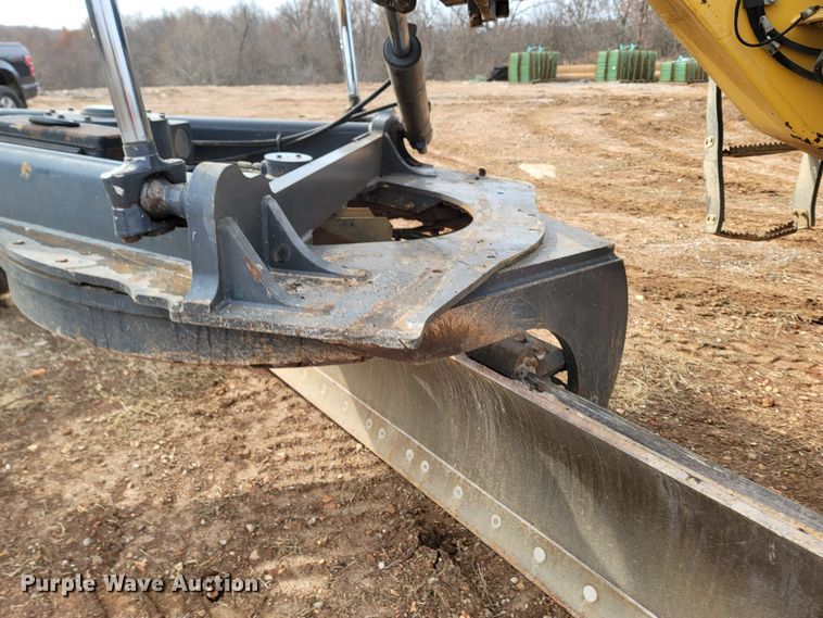 image for item DR3364 2005 John Deere 672D  motor grader