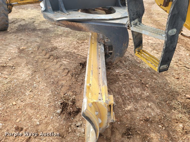 image for item DR3364 2005 John Deere 672D  motor grader