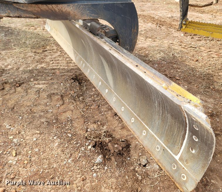 image for item DR3364 2005 John Deere 672D  motor grader