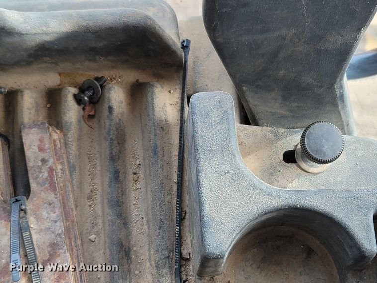 image for item DR3364 2005 John Deere 672D  motor grader