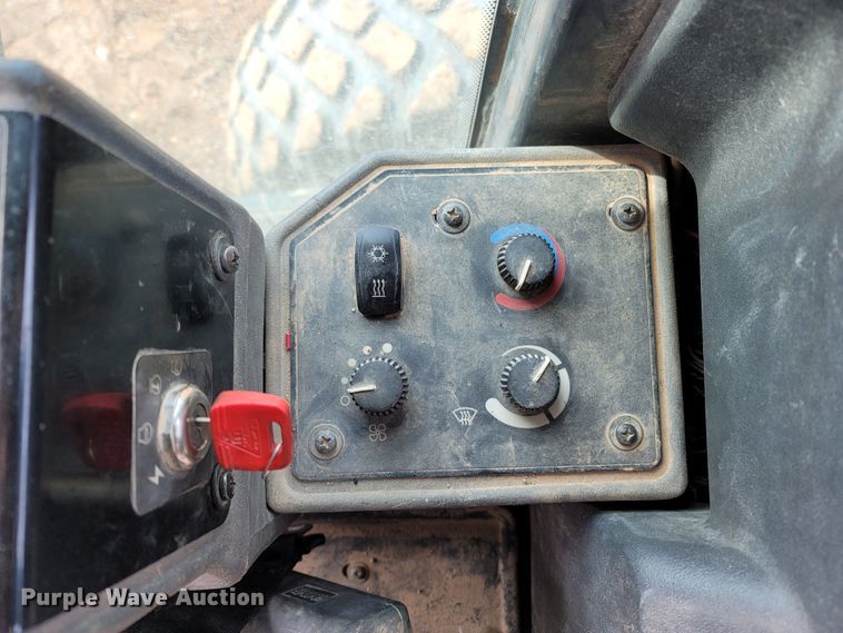 image for item DR3364 2005 John Deere 672D  motor grader