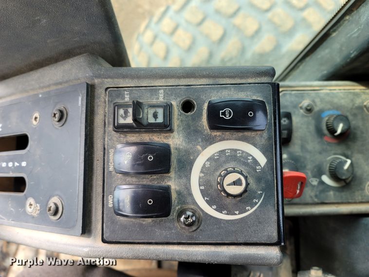 image for item DR3364 2005 John Deere 672D  motor grader