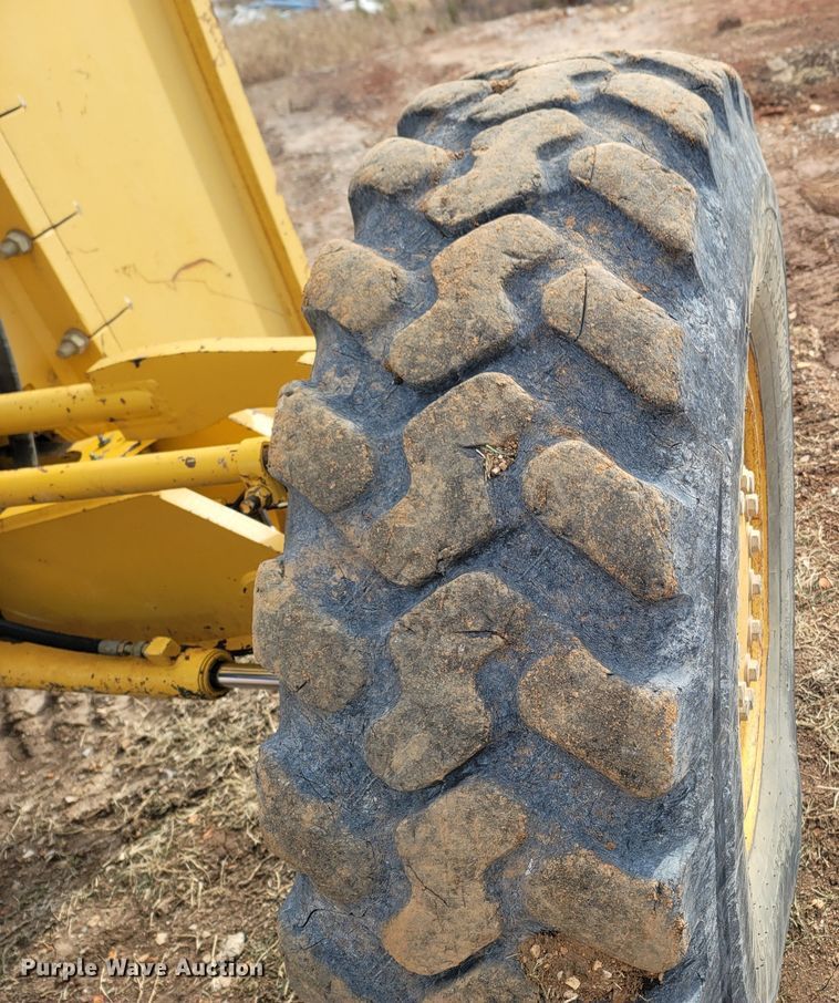 image for item DR3364 2005 John Deere 672D  motor grader