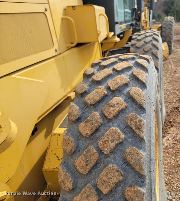 image for item DR3364 2005 John Deere 672D  motor grader