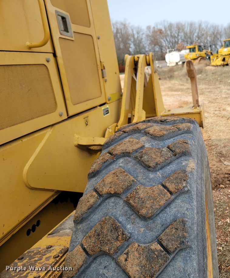 image for item DR3364 2005 John Deere 672D  motor grader