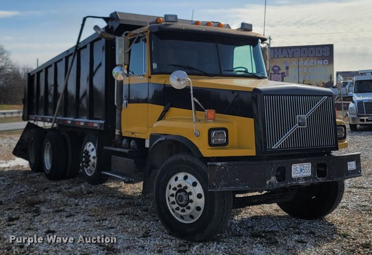 image for item DR3366 1999 Volvo WG  dump truck