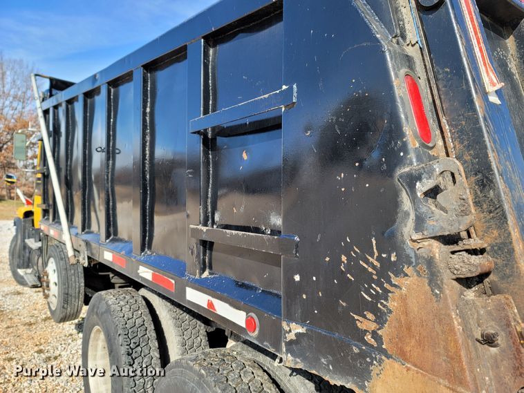 image for item DR3366 1999 Volvo WG  dump truck