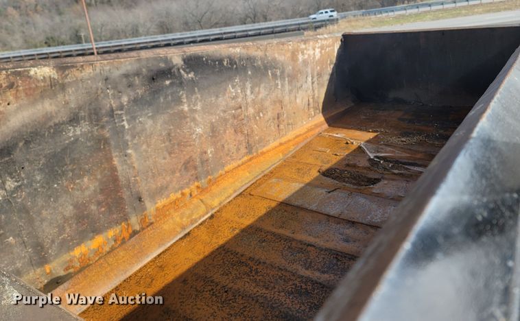 image for item DR3366 1999 Volvo WG  dump truck