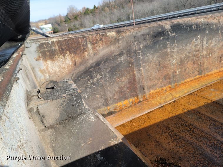 image for item DR3366 1999 Volvo WG  dump truck