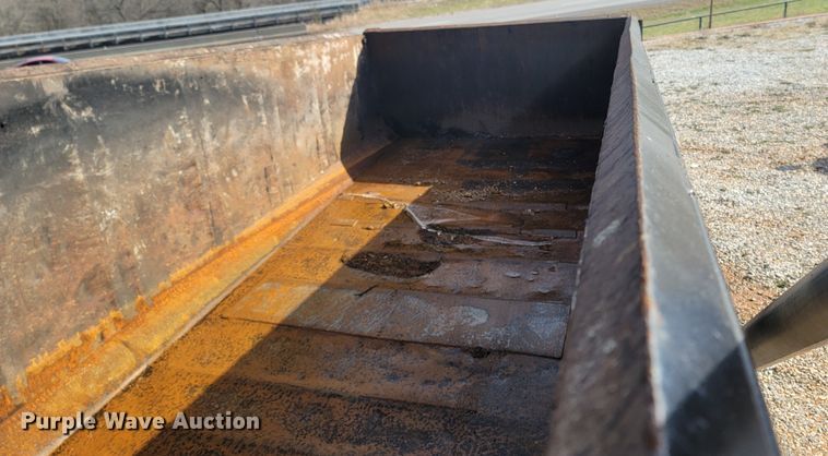 image for item DR3366 1999 Volvo WG  dump truck