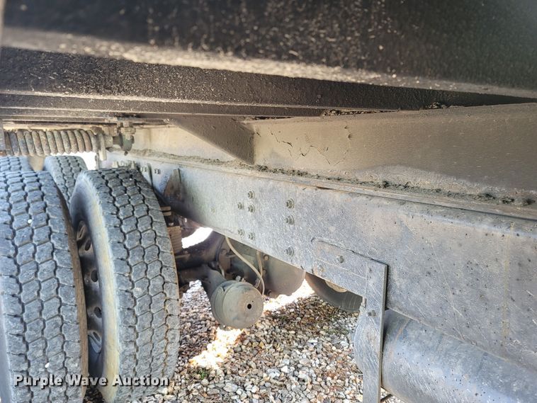 image for item DR3366 1999 Volvo WG  dump truck