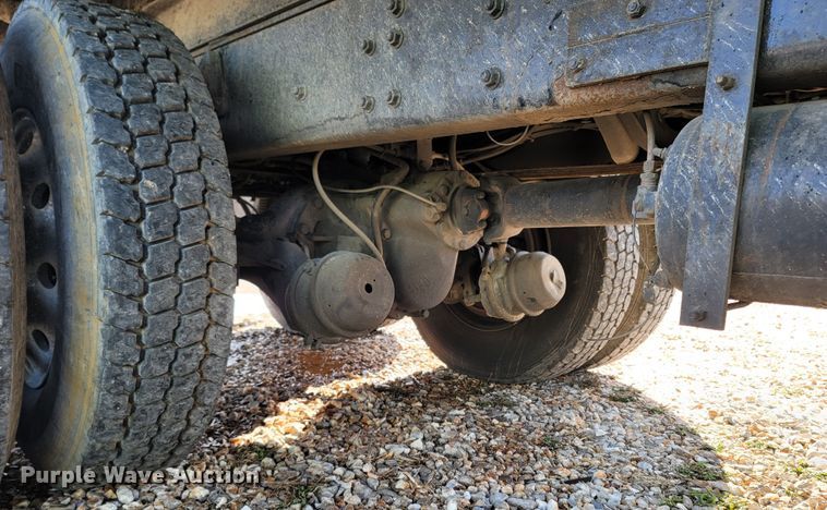 image for item DR3366 1999 Volvo WG  dump truck