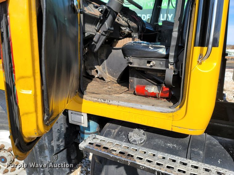 image for item DR3366 1999 Volvo WG  dump truck