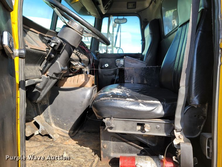 image for item DR3366 1999 Volvo WG  dump truck