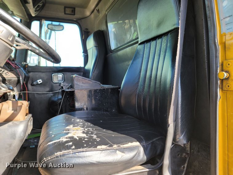 image for item DR3366 1999 Volvo WG  dump truck