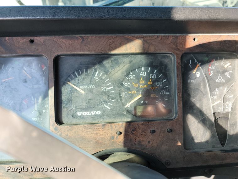 image for item DR3366 1999 Volvo WG  dump truck