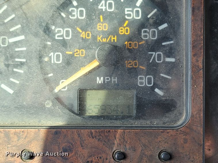 image for item DR3366 1999 Volvo WG  dump truck