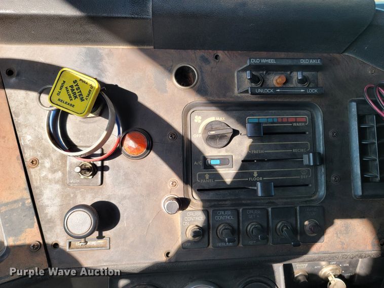 image for item DR3366 1999 Volvo WG  dump truck