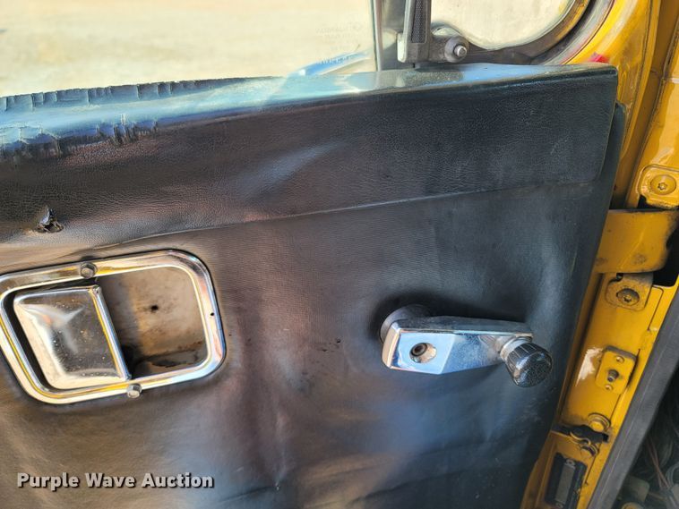 image for item DR3366 1999 Volvo WG  dump truck