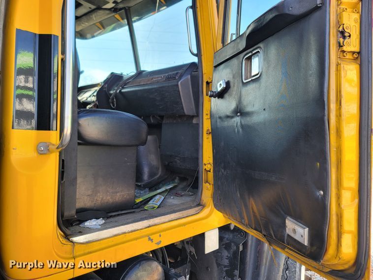 image for item DR3366 1999 Volvo WG  dump truck