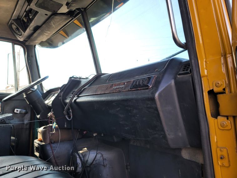 image for item DR3366 1999 Volvo WG  dump truck