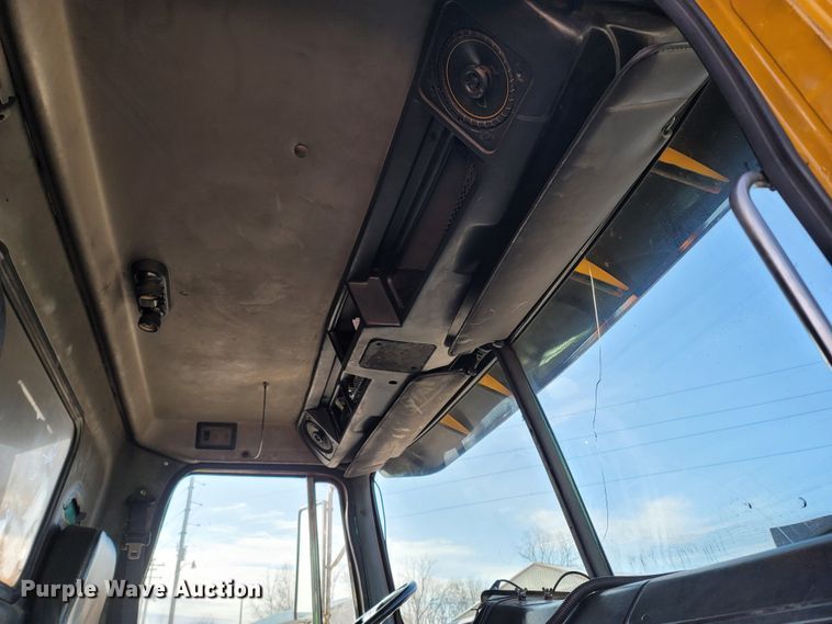 image for item DR3366 1999 Volvo WG  dump truck